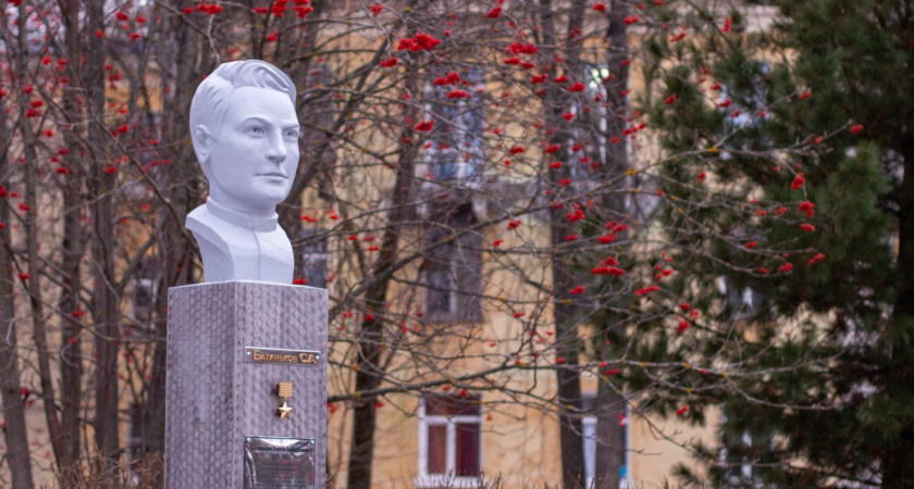 В Сквере Героев в Глазове теперь 12 бюстов