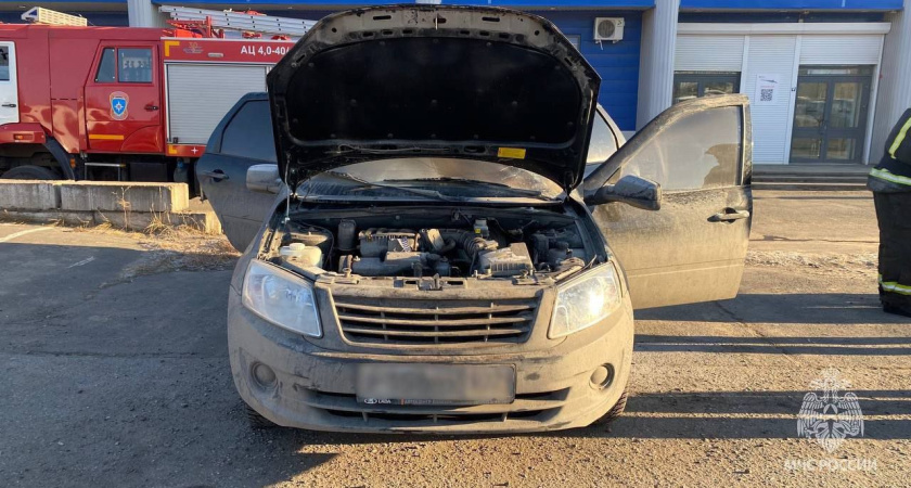 Оставленный на автозапуске автомобиль загорелся в Ижевске