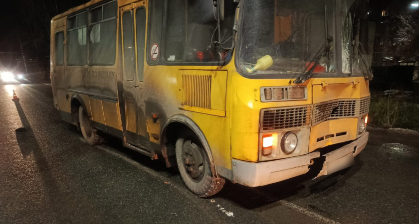 В Глазове попавший под колеса автобуса пенсионер скончался