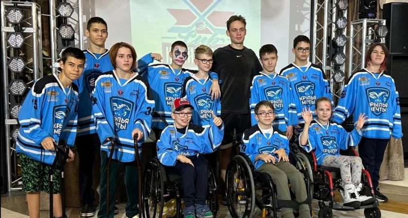 В Глазов съехались следж-хоккеисты со всей России