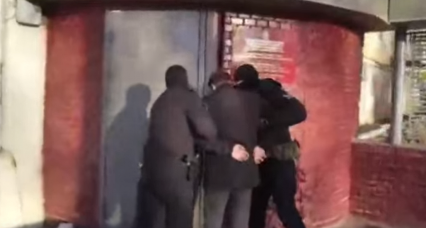 В Удмуртии задержаны два судебных пристава по подозрению в превышении должностных полномочий (ВИДЕО)