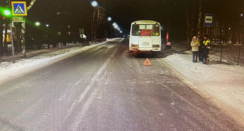 В Глазове водитель автобуса зажал в дверях пенсионерку и протащил ее по дороге