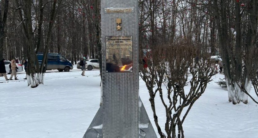Бюст Сергея Батинькова торжественно открыли в Сквере Героев Глазова