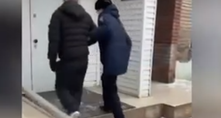 Ударившего фельдшера скорой медицинской помощи мужчину задержали в Удмуртии