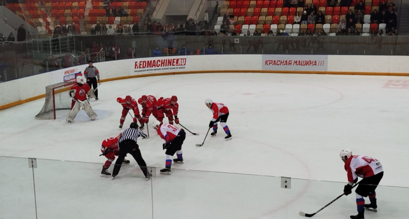 Глазовские хоккеисты проиграли обе домашних игры 21-22 декабря против МХК «Гвардия»