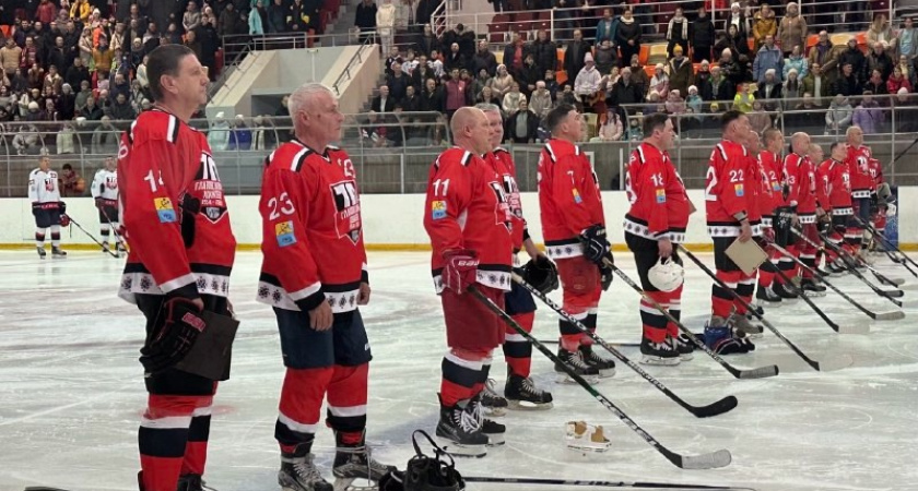 Глазов отметил 70-летие хоккея