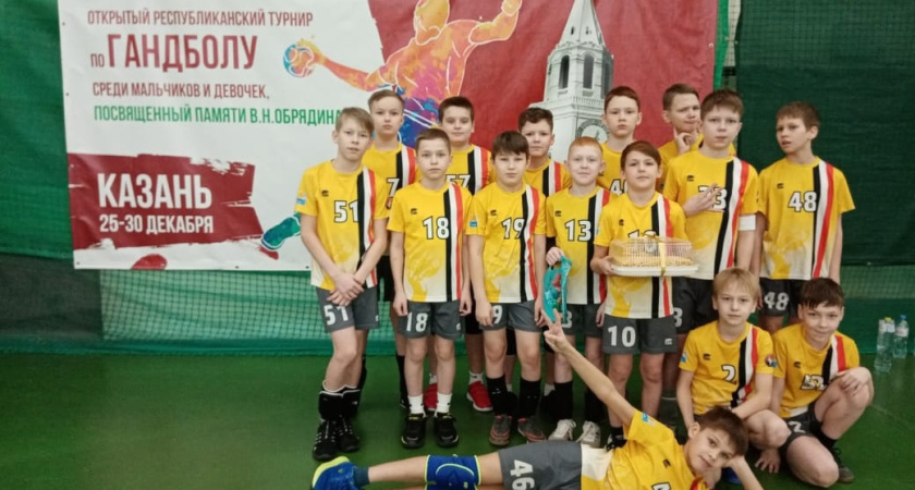 Гандболисты из Глазова заняли 2 место в междугороднем турнире