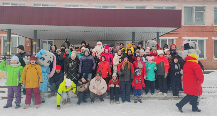 Сообщество автолюбителей Глазова подарило новогодний праздник детям с ограниченными возможностями из Глазовского детского дома-интерната