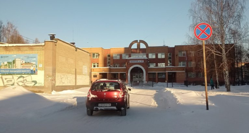 Расчисткой снега продолжают заниматься коммунальщики Глазова