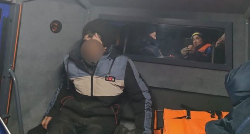 Рыбаку в Удмуртии стало плохо, когда он находился на середине Камы