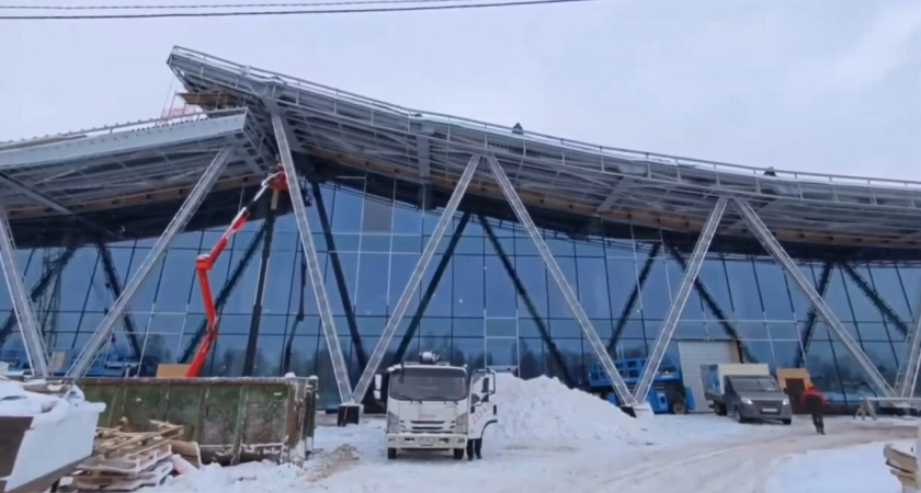 В новом терминале аэропорта Ижевска начали монтировать подвесной потолок
