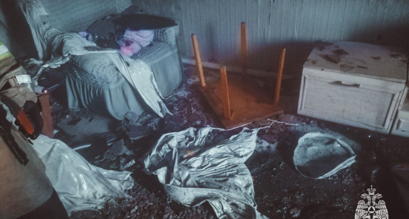 Пять человек, в том числе беременная женщина, едва не погибли из-за курильщика в Балезино