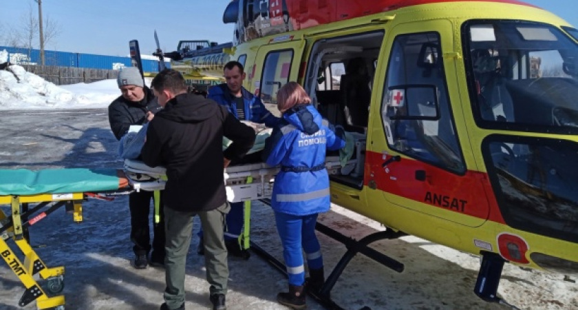 Пилоты и врачи санитарной авиации Удмуртии в 2024 году 152 раза вылетали на помощь пациентам на вертолете