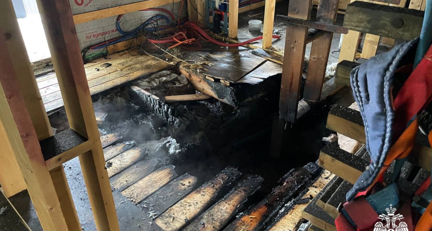 В Завьяловском районе чуть не сгорел строящийся дом