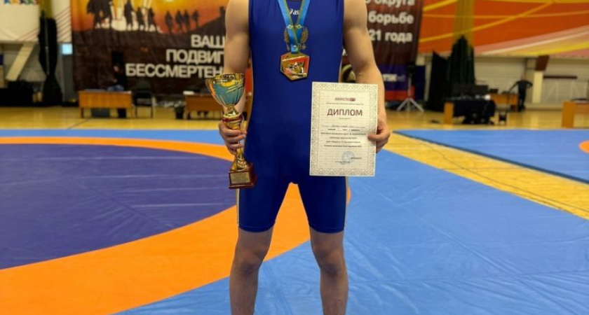Глазовчанин Герман Ельцов выиграл первенство ПФО по греко-римской борьбе