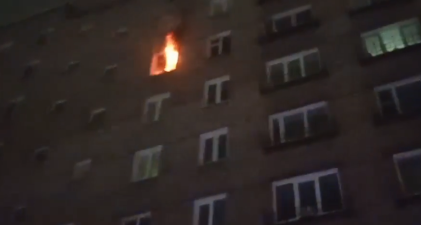 В Глазове на улице Пряженникова, 25 накануне эвакуировали 30 человек из-за пожара в квартире