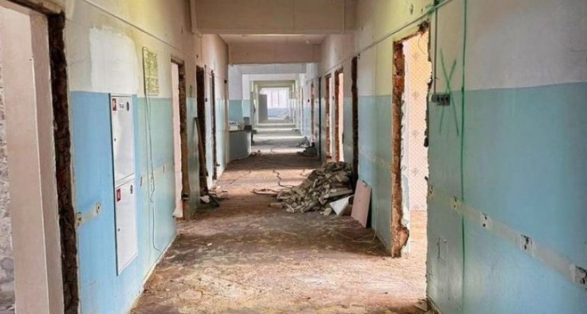 В Глазовской межрайонной больнице начали ремонтировать стационар