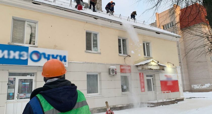 На этой неделе жилищные инспекторы проверят работу всех управляющих компаний Глазова по очистке кровель