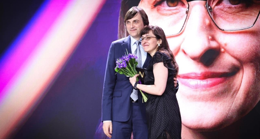 Министр просвещения России вручил награду глазовчанке