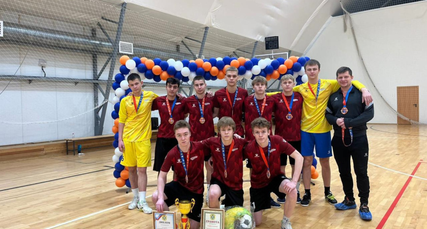 Юные мини-футболисты вернулись с Первенства в ПФО, где заняли 3 место из 8 команд