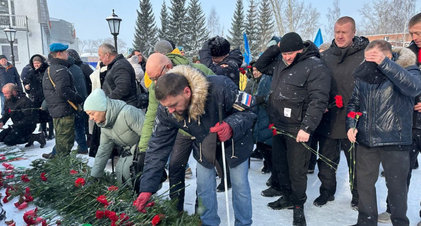 В Аллее мужества Глазова 15 февраля состоялось мероприятие, посвященное Дню памяти россиян, исполнявших служебный долг за пределами Отечества