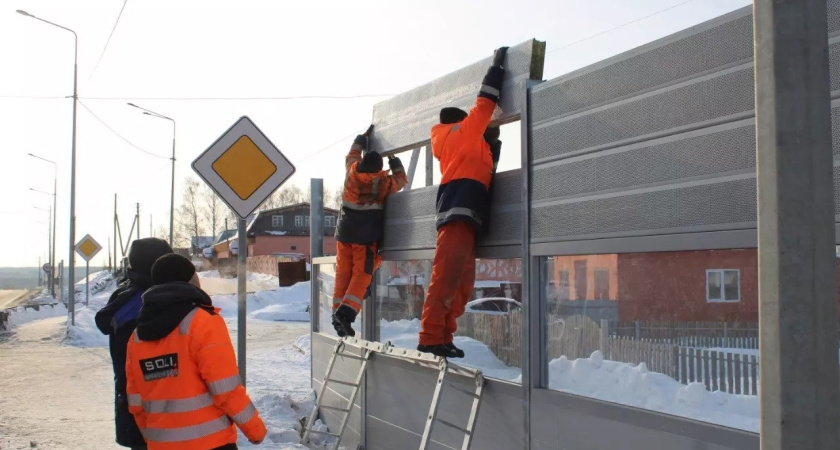 Деревню Каменное в Удмуртии отгородили шумозащитными экранами