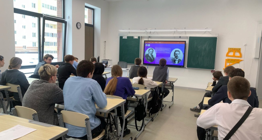 Песни о любви, семье и весне встретят школьников Удмуртии на переменах в марте