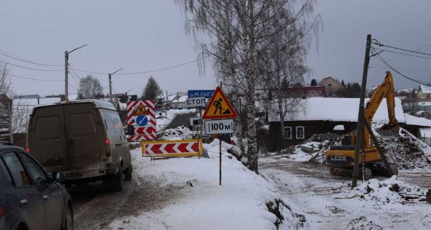 В Глазове продолжается ремонт моста через речку Малая Сыга