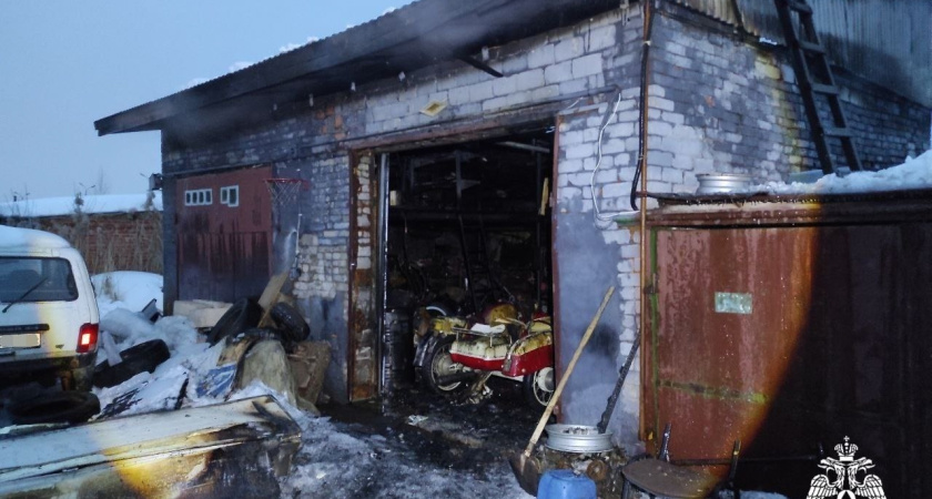 Три мотоцикла спасли на пожаре в Удмуртии