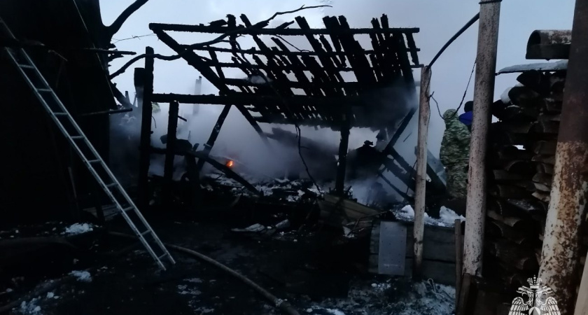 В Балезино произошел сильный пожар