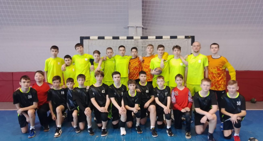 Глазовские гандболисты выиграли региональные соревнования