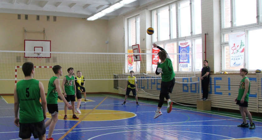 В Глазове завершился чемпионат по волейболу среди школьников 5-9 классов
