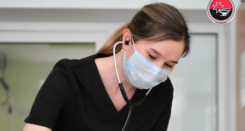 Врачи из Удмуртии и федерального медцентра выходили тройню, которая родилась на 28 неделе беременности