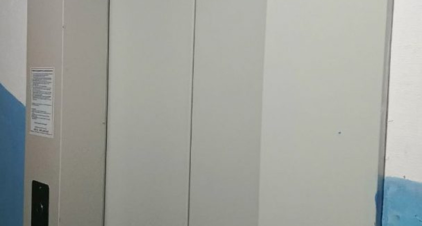 В многоквартирных домах Глазова продолжают менять лифты