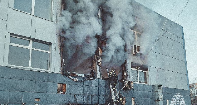 Сегодня рано утром в ижевском торгово-офисном центре произошел крупный пожар