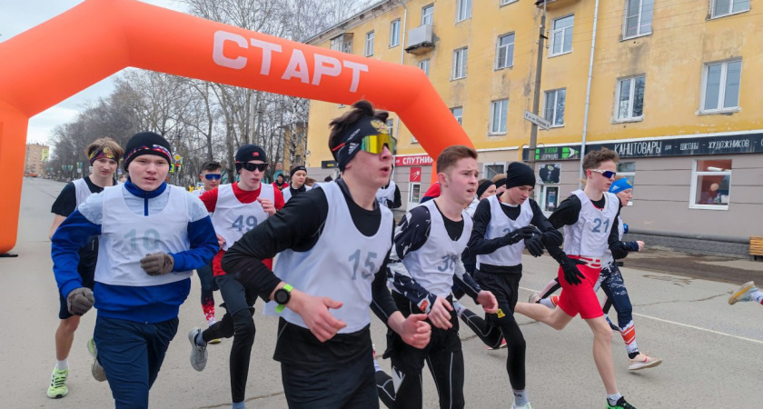 В Глазове порядка 300 спортсменов приняли участие в забеге, посвященном Дню космонавтики