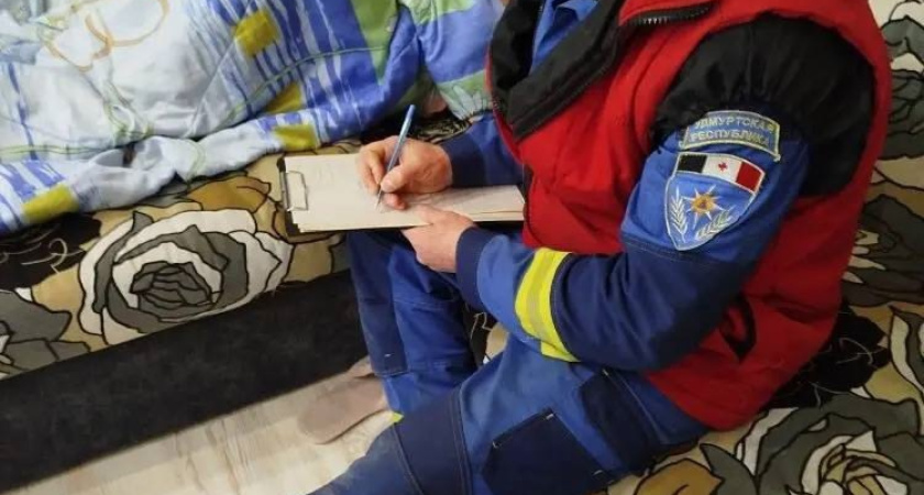 В Ижевске республиканские спасатели обеспечили доступ в квартиру к 12-летней девочке