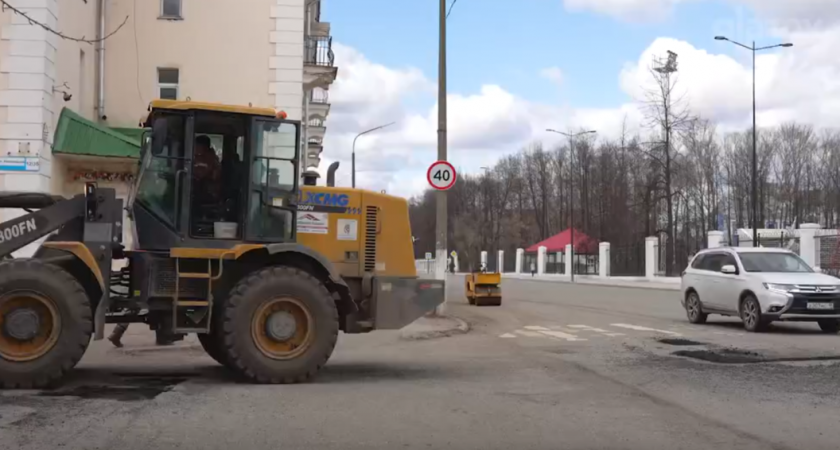 В Глазове продолжается ямочный ремонт дорог