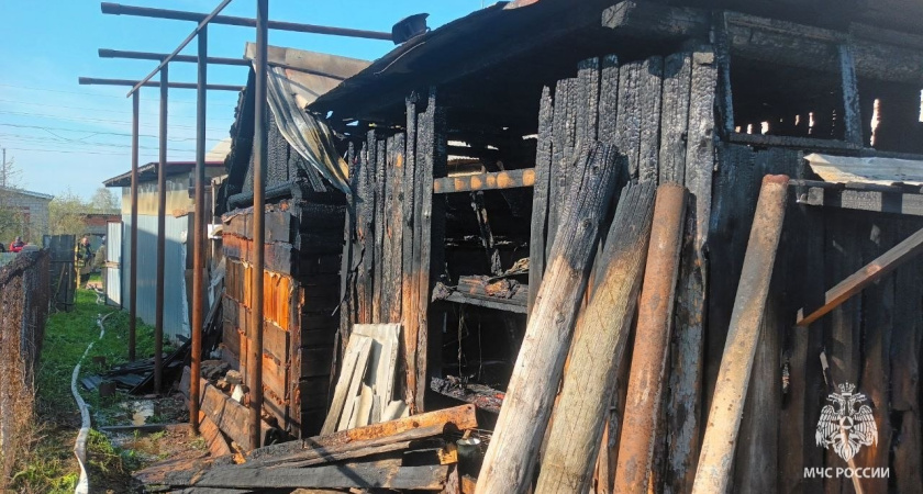 В Можге пожарные спасли два дома от огня