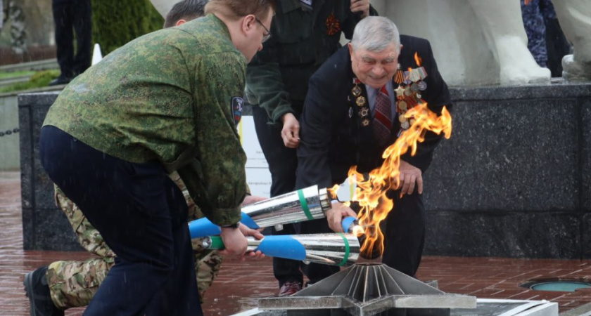 В Глазове зажгли Вечный огонь