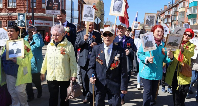 В Глазове сегодня пройдет шествие «Бессмертного полка» (6+)