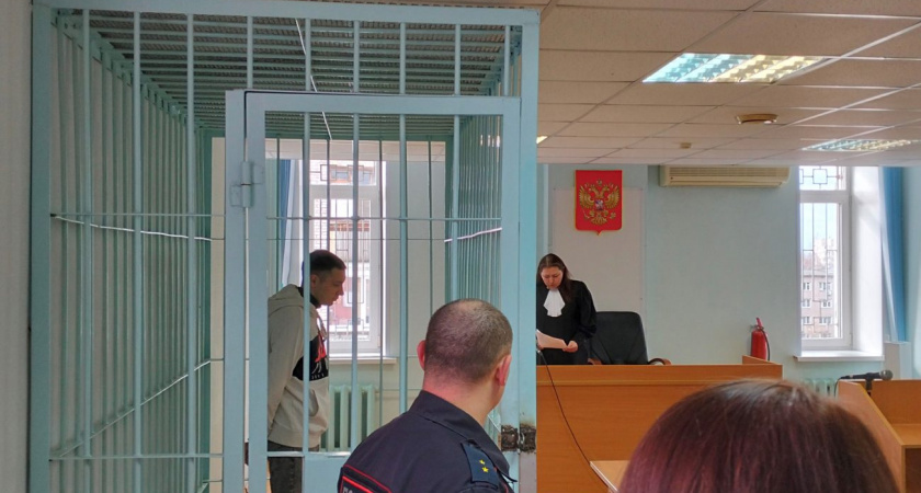 В Глазове на 4,5 года колонии осужден ранее судимый 19-летний юноша за удар ножом своего знакомого