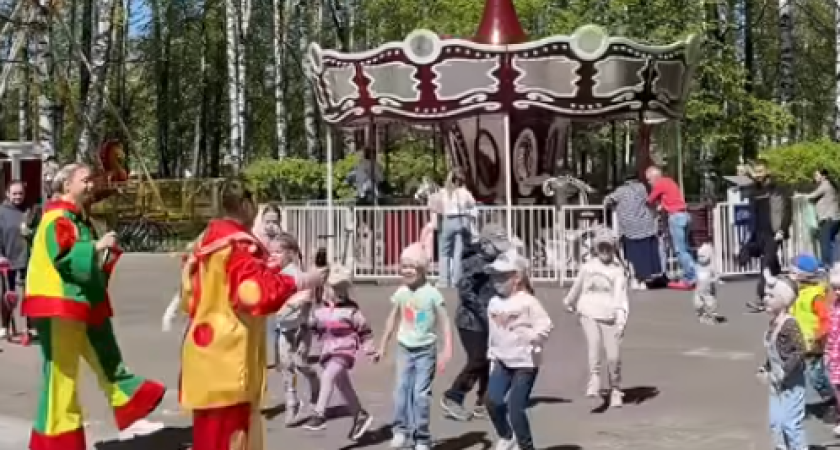 В Парке Горького прошел веселый праздник для малышей и их родителей (0+)