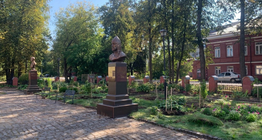 В Александровском саду Глазова появится новый памятник