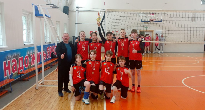 Глазовские волейболисты поборолись за "Кубок Победы"