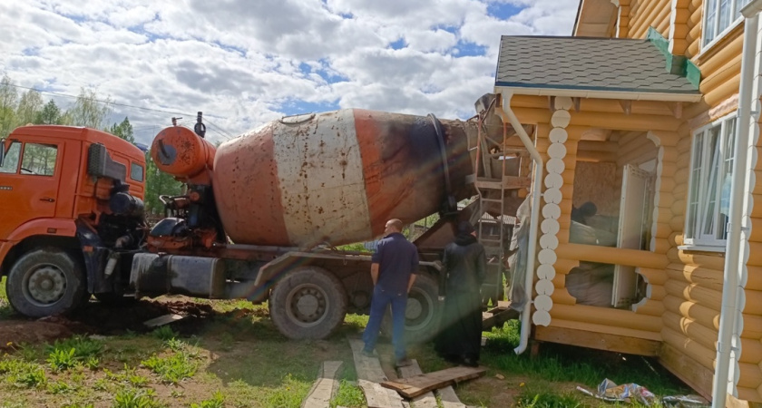 В деревне Адам продолжается реконструкция храма