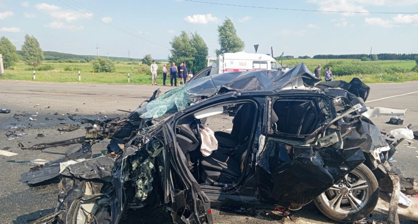 Водитель легкового автомобиля в Удмуртии получил травмы в аварии