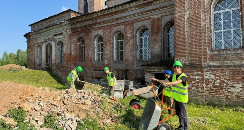 В Удмуртии в селе Сада начали реконструировать храм