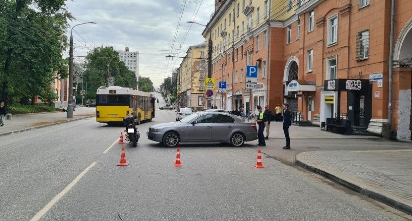 29-летняя пассажирка мотоцикла получила травмы в Ижевске