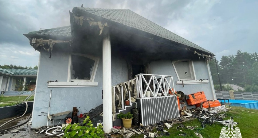 Несвоевременное сообщение о пожаре обернулось потерей дома в Удмуртии